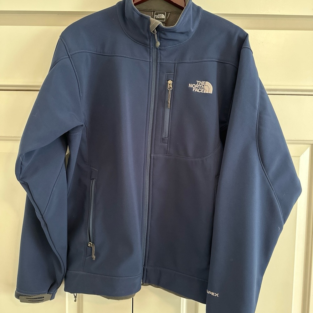 Navy TNF The North Face Apex jacket size M.